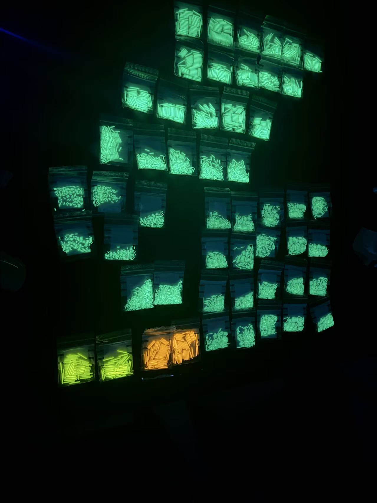 氚光管批量发光实拍